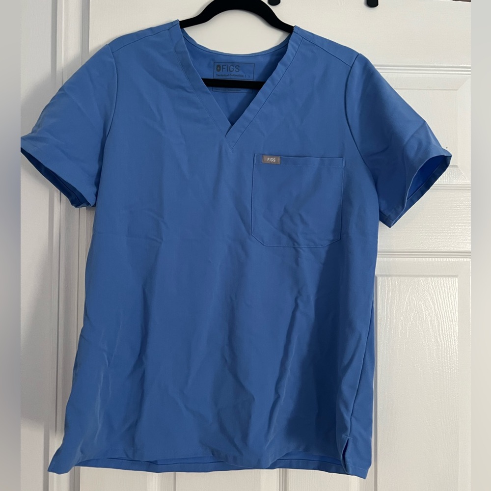 Figs womens Catarina one pocket scrub top size large in ceil blue.